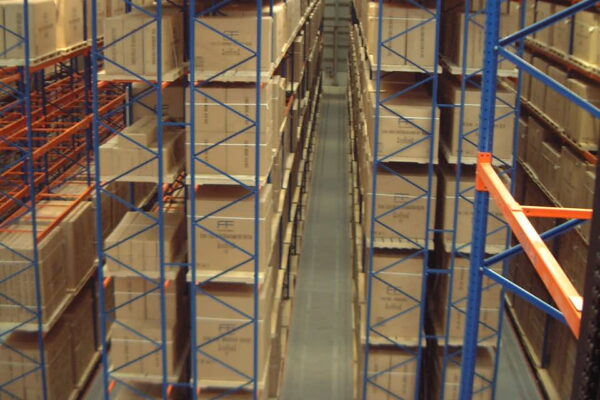 very narrow aisle racking system by Souk Stores